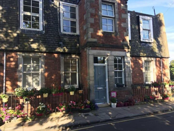 Beautiful Scandi-Inspired One Bed In Stockbridge Edinburgh Ngoại thất bức ảnh